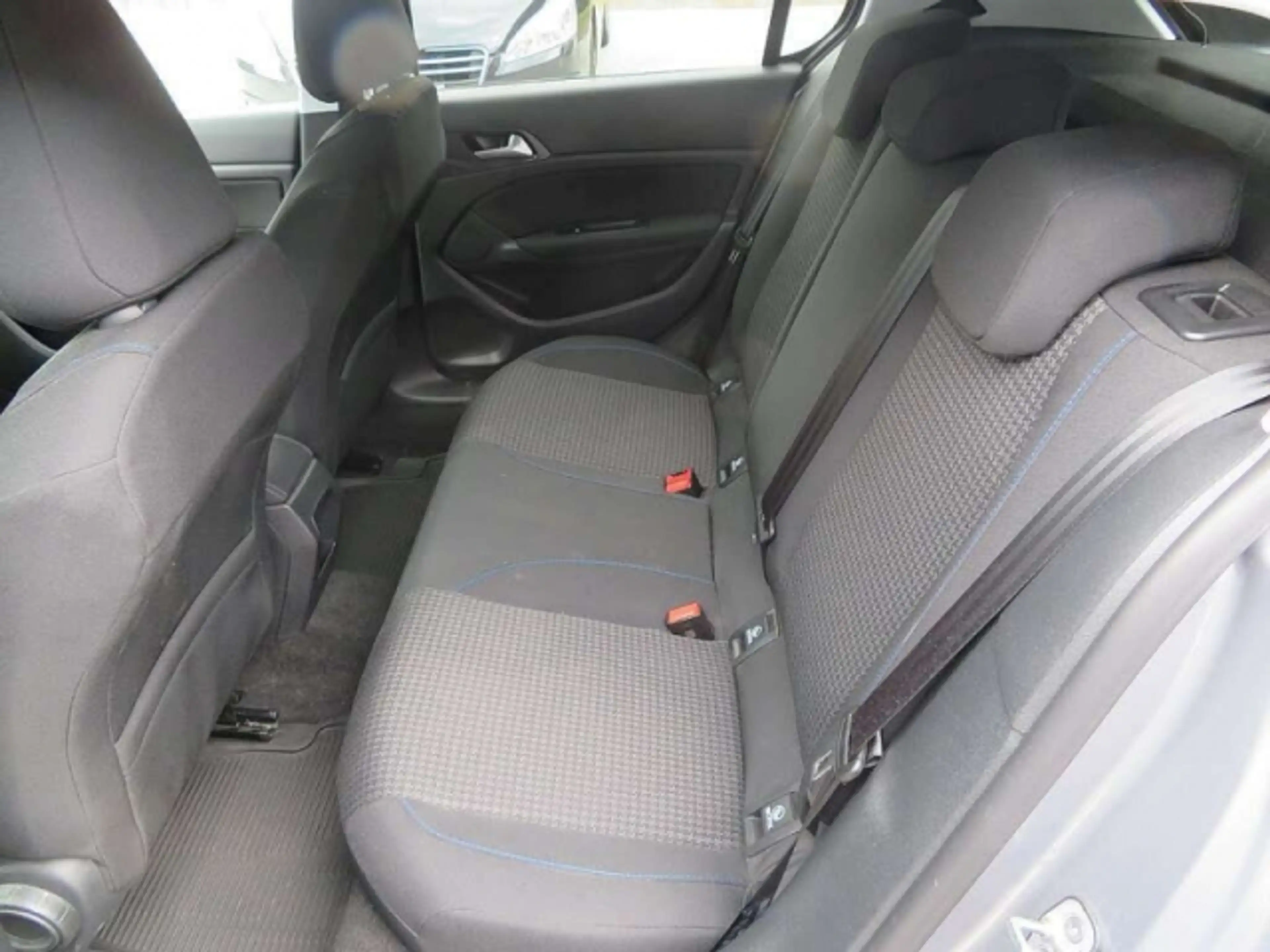 Peugeot 308 308 STYLE BHDI130 EAT8 1,2 — photo 13