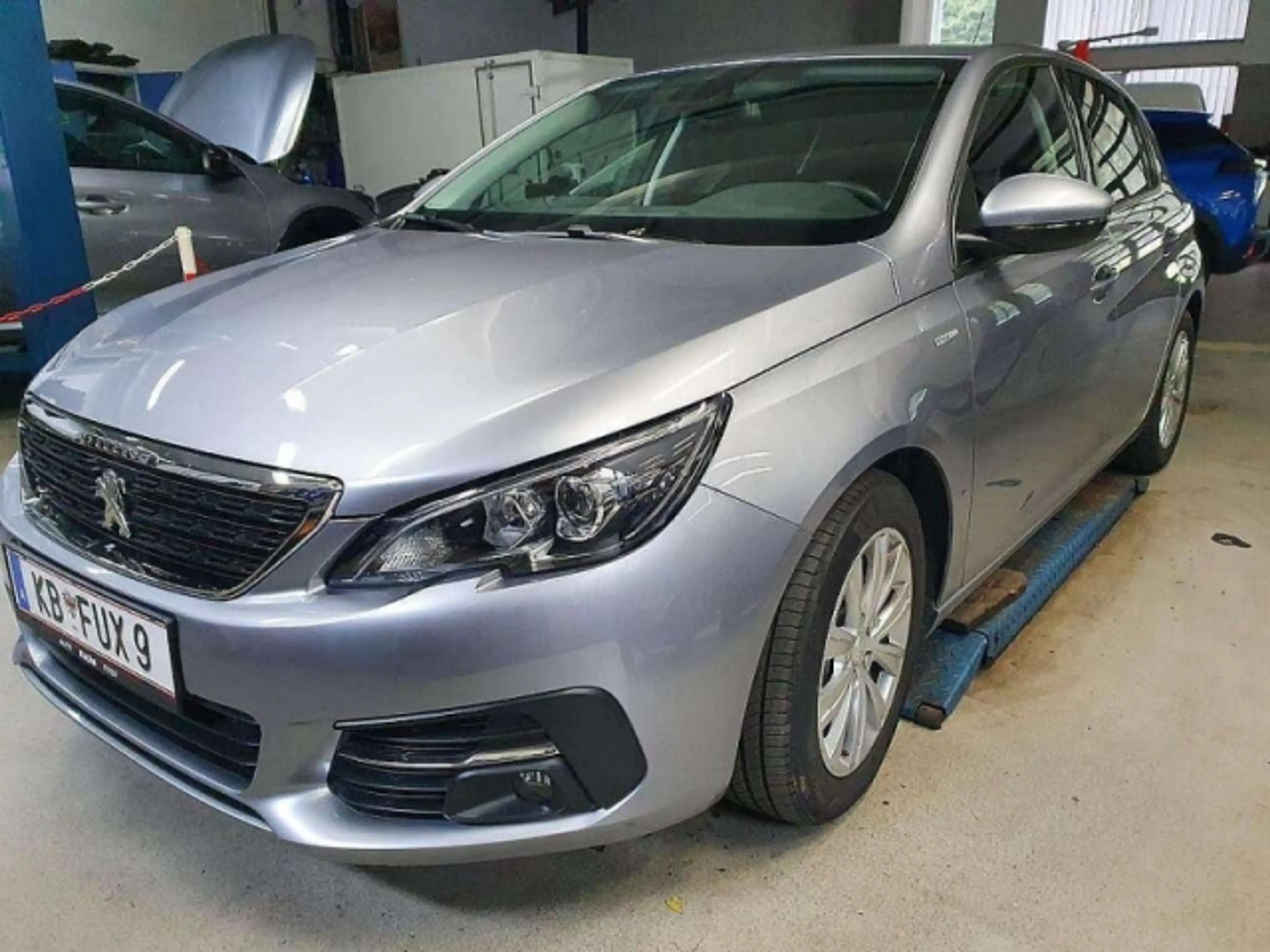 Peugeot 308 308 STYLE BHDI130 EAT8 1,2 — photo 3