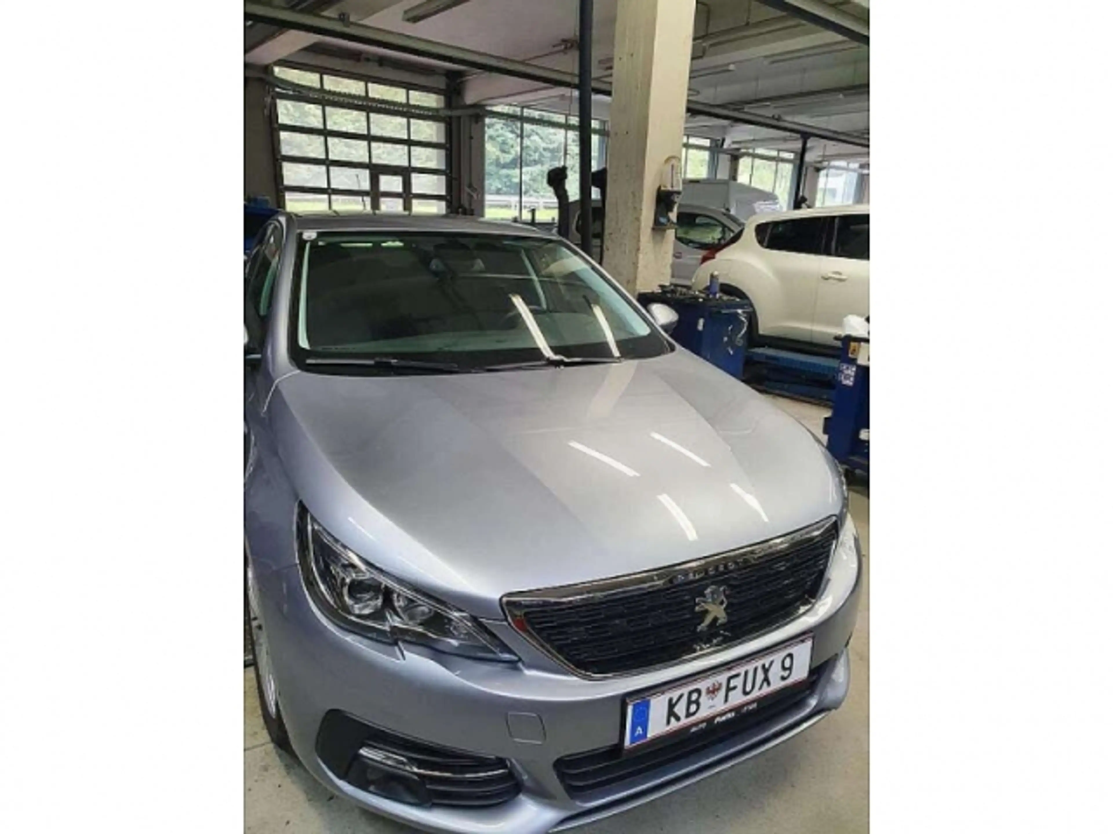 Peugeot 308 308 STYLE BHDI130 EAT8 1,2 — photo 5