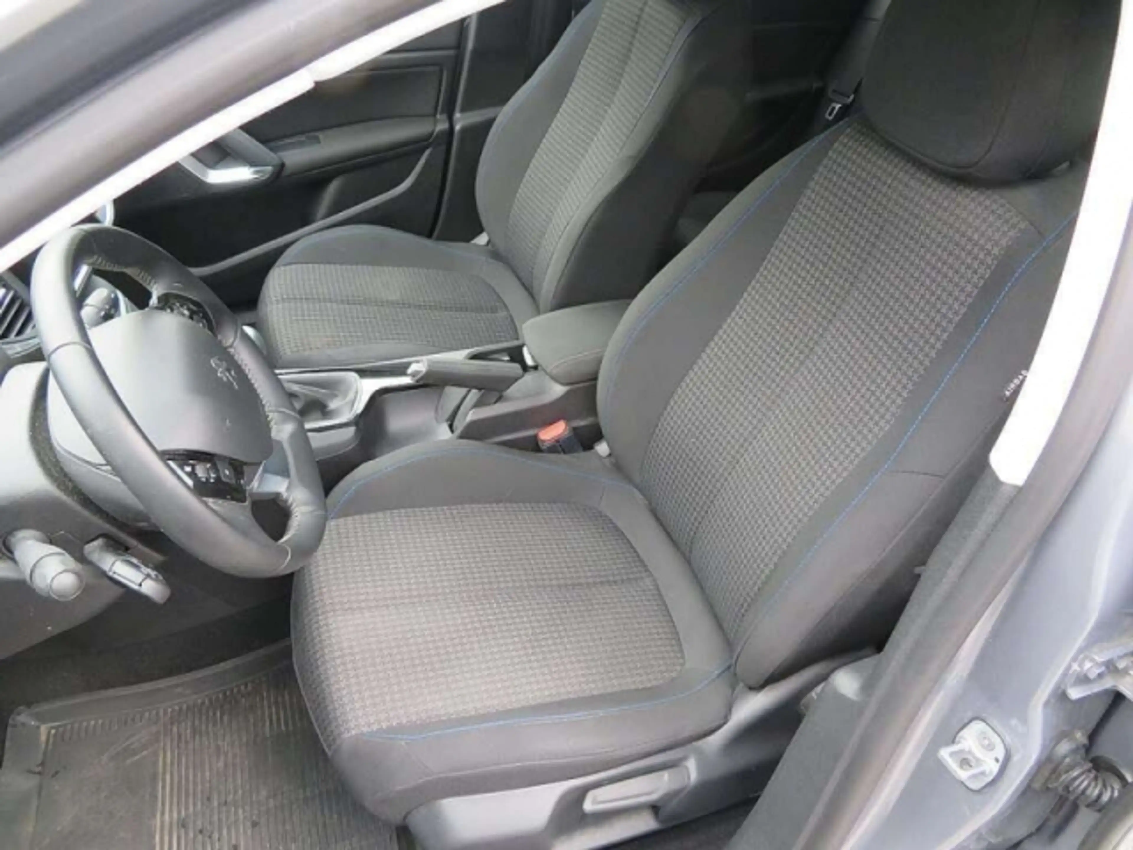 Peugeot 308 308 STYLE BHDI130 EAT8 1,2 — photo 12