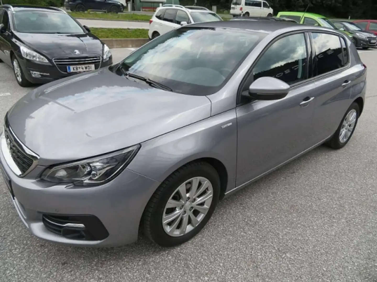 Peugeot 308 308 STYLE BHDI130 EAT8 1,2 Grau - 1