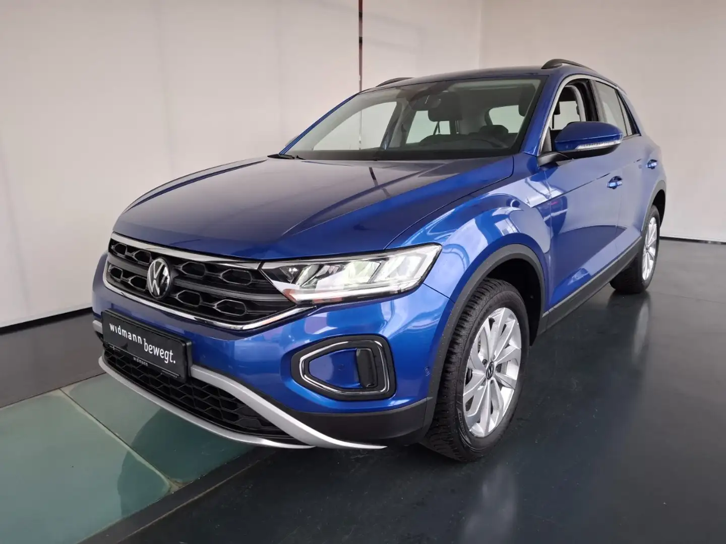 Volkswagen T-Roc Life 1.0 110 PS LED NAVI ACC DAB Blauw - 2
