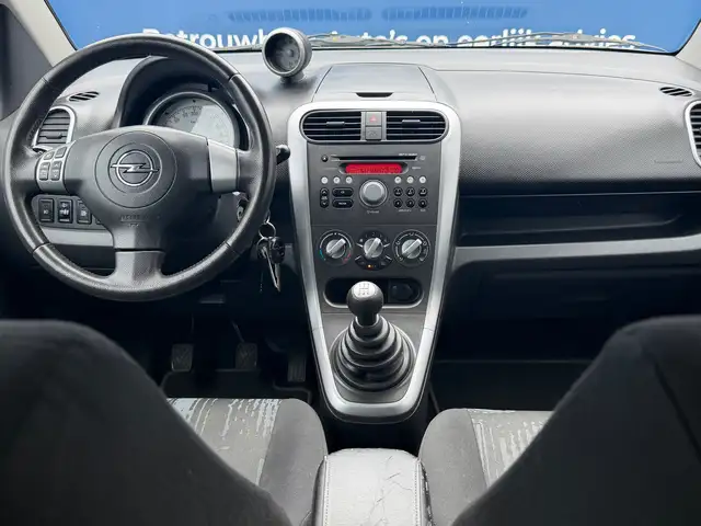 Opel Agila view 2