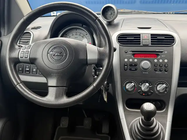Opel Agila view 4