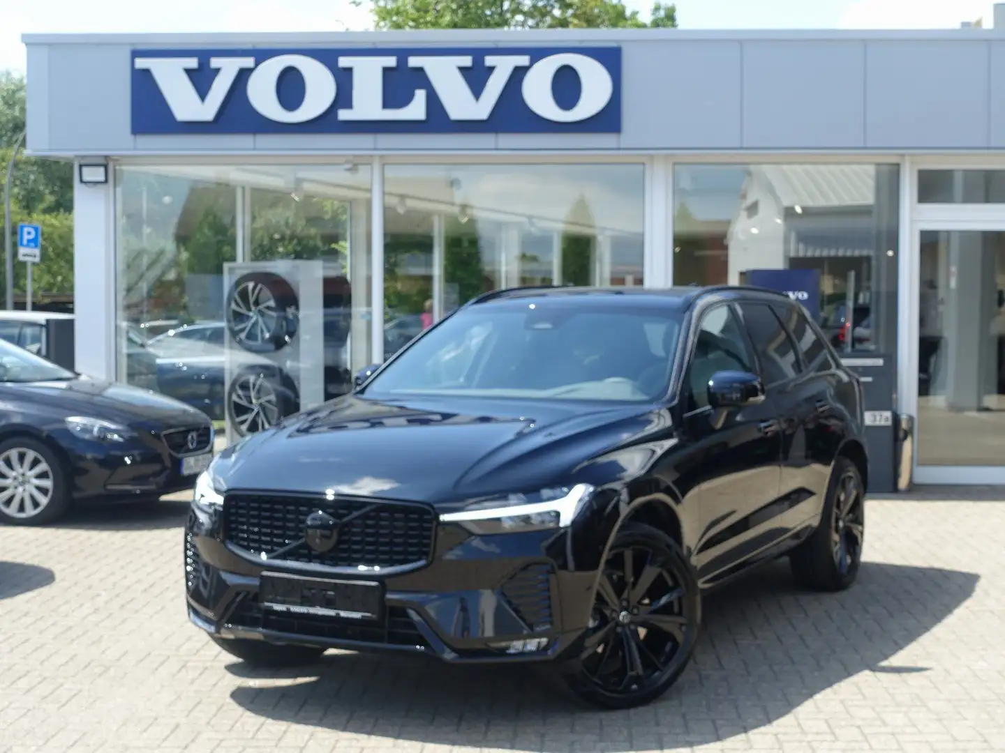 Volvo XC60 B5 Plus Black Edition Pano/H&K/360°/21'' Schwarz - 1