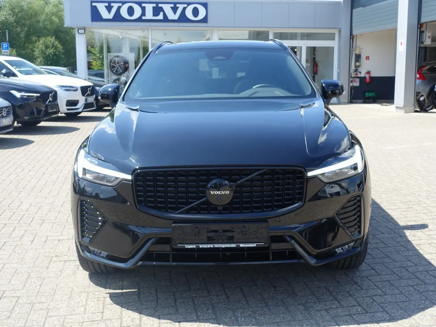 Volvo XC60 B5 Plus Black Edition Pano/H&K/360°/21'' Schwarz - 2