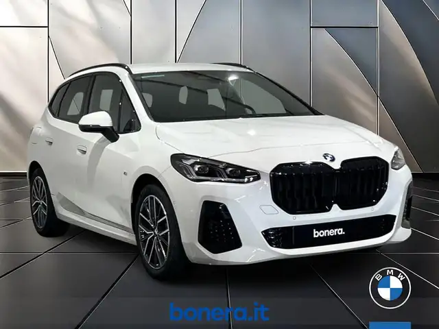 BMW 2 Series view 4