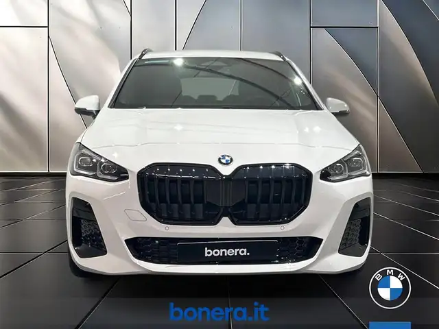 BMW 2 Series view 3