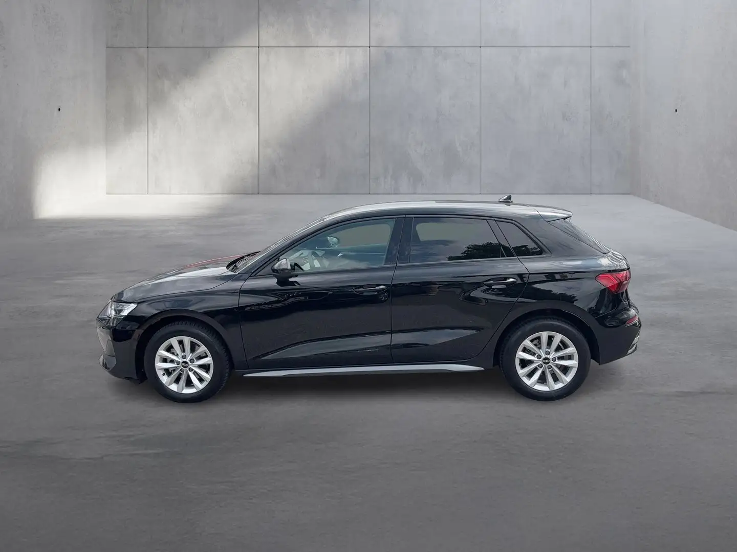 Audi A3 30 TFSI Schwarz - 2