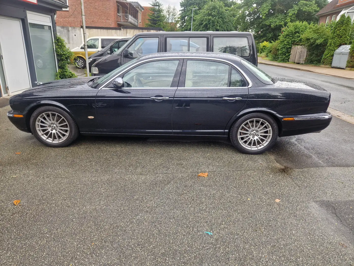 Jaguar XJ6 3.0 Executive Schwarz - 1
