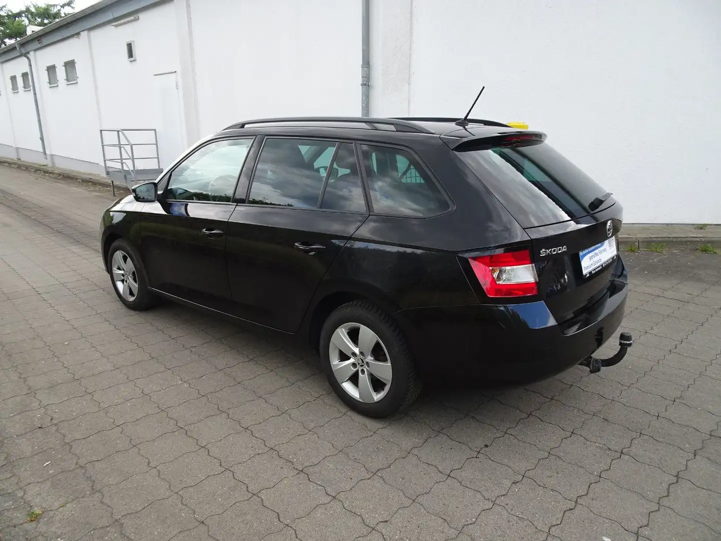 Skoda Fabia 1.2l TSI 66kW Style  /1-Hand/Keyless-Go Schwarz - 2