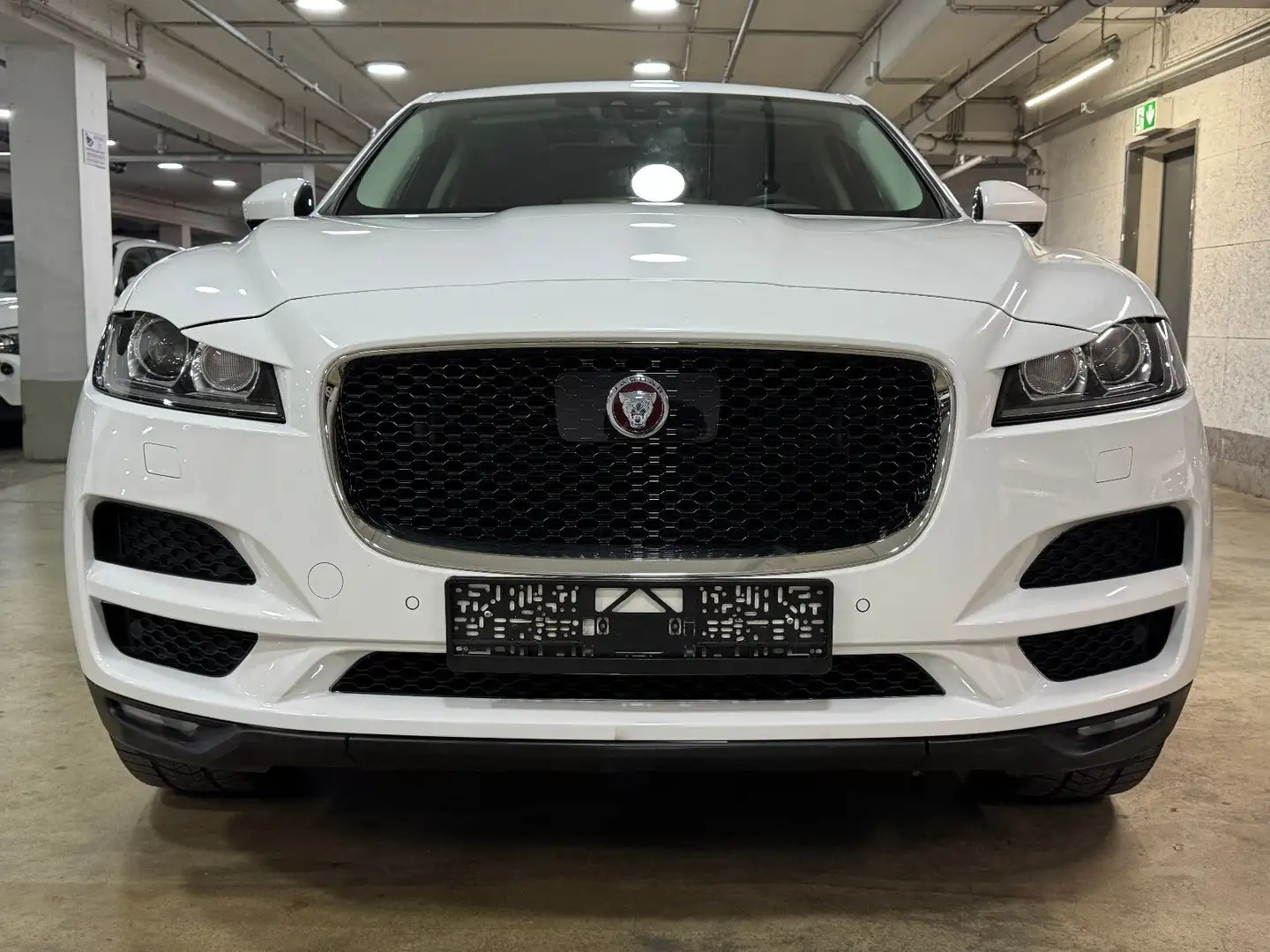 Jaguar F-Pace F-PACE AWD Navi~Klima~Automatik~Pano~Leder Wit - 2