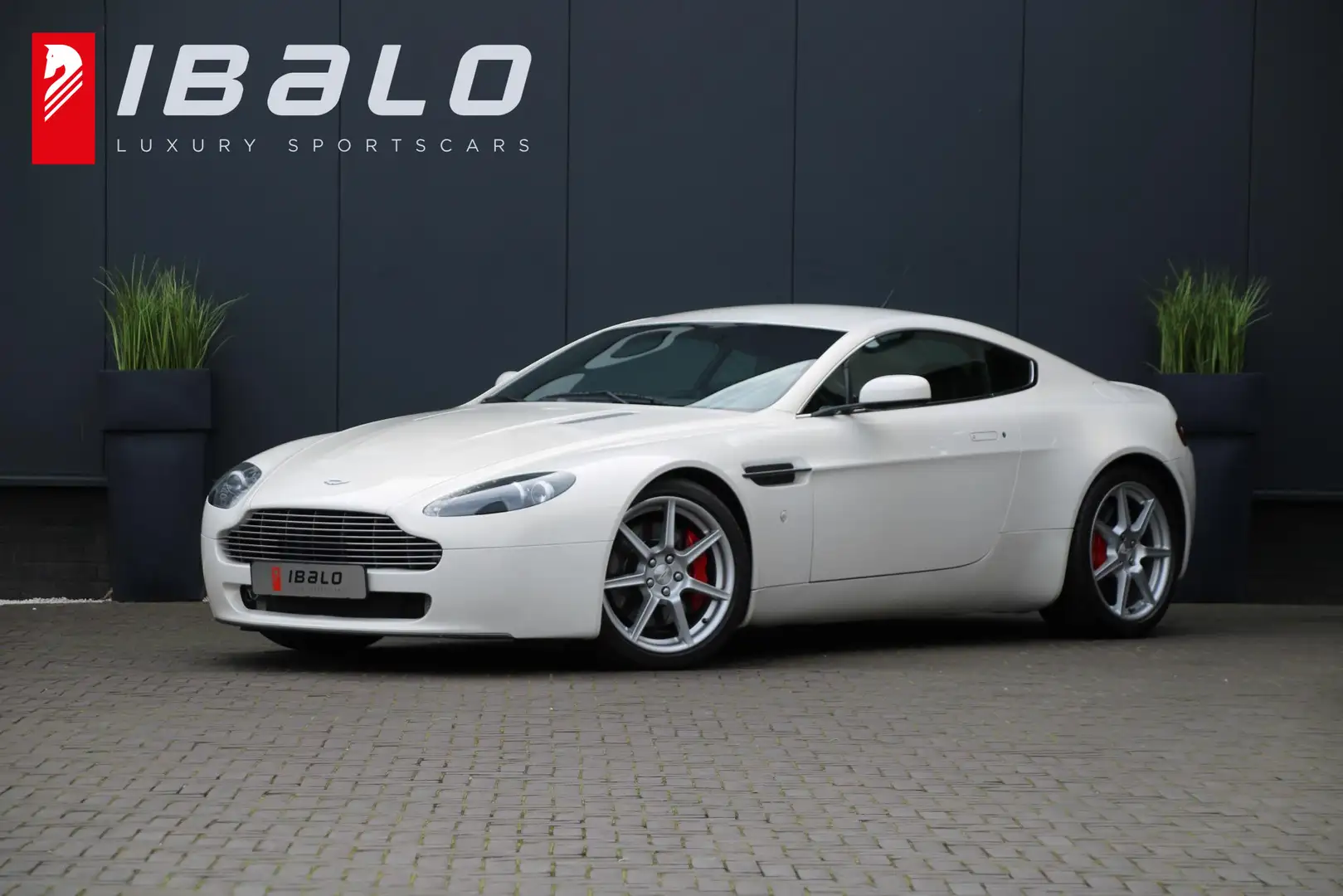 Aston Martin Vantage V8 | Handbak 6 | Pearl White | BTW-auto | bijela - 1