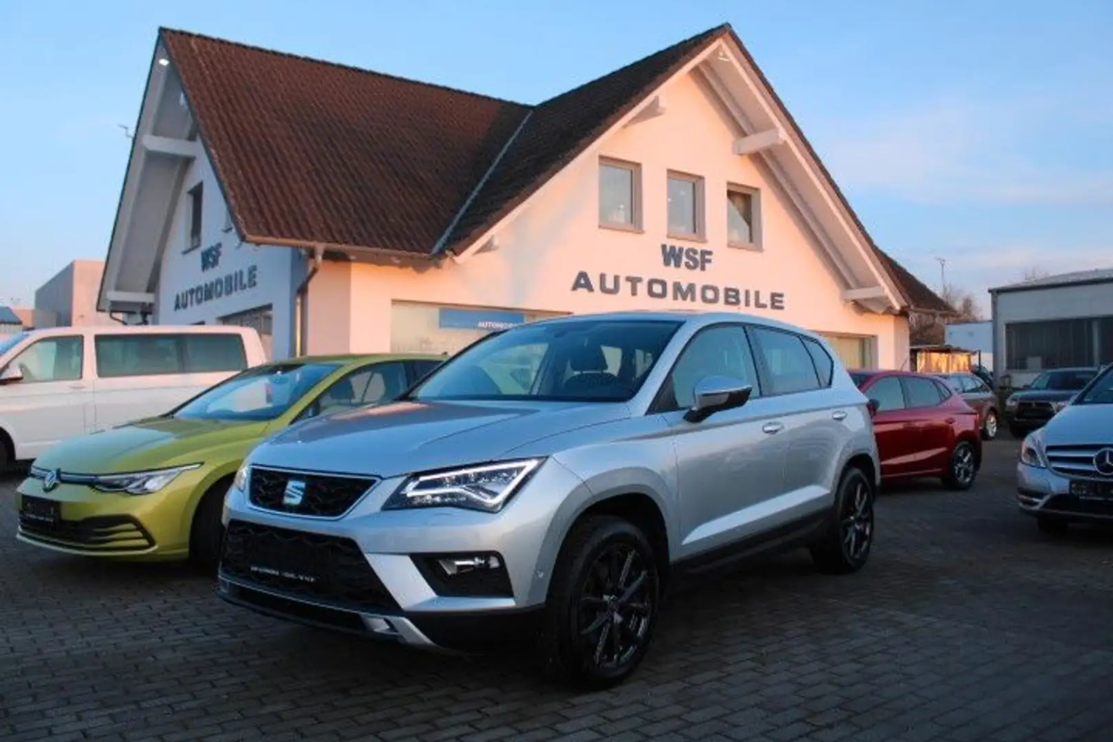 SEAT Ateca Style,LED,Navi/Touch,Sportsitze,AHK,el.Hec Argento - 1