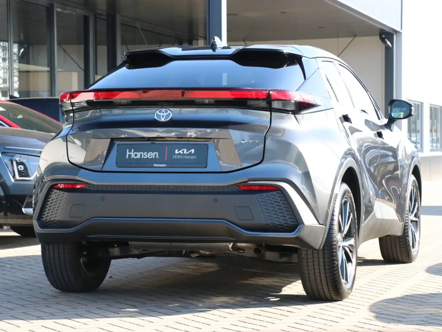 Toyota C-HR 2.0 Hybrid 200 Dynamic I Navi I Keyless I Dodehoek Grijs - 2