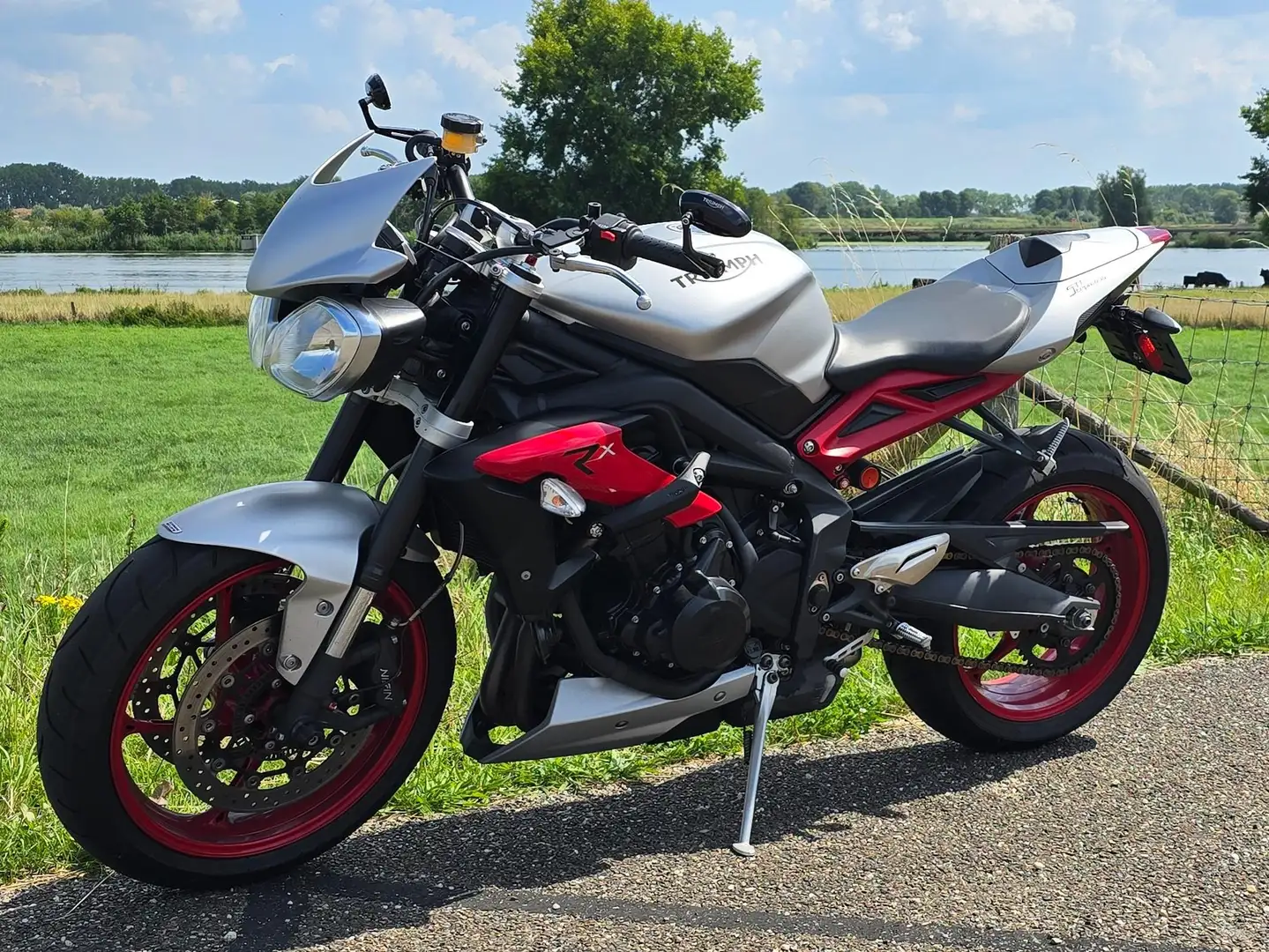 Triumph Street Triple 675 RX Zilver - 1