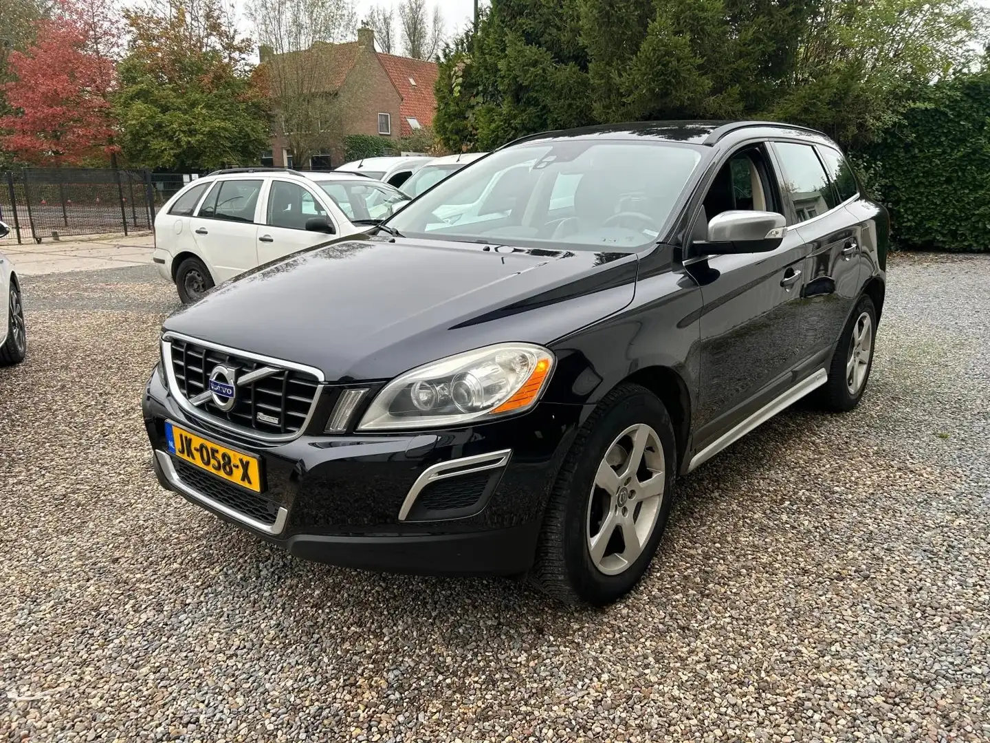 Volvo XC60 2.4D R-Design Negro - 1