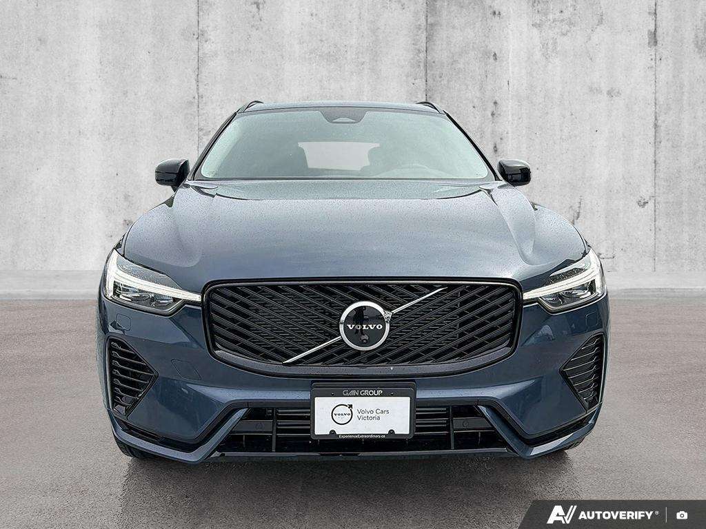 2026 Volvo XC60 T8 AWD Plus Dark Theme alt 2