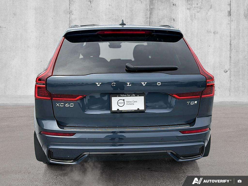 2026 Volvo XC60 T8 AWD Plus Dark Theme alt 5