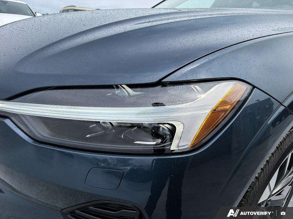 2026 Volvo XC60 T8 AWD Plus Dark Theme thumb 8