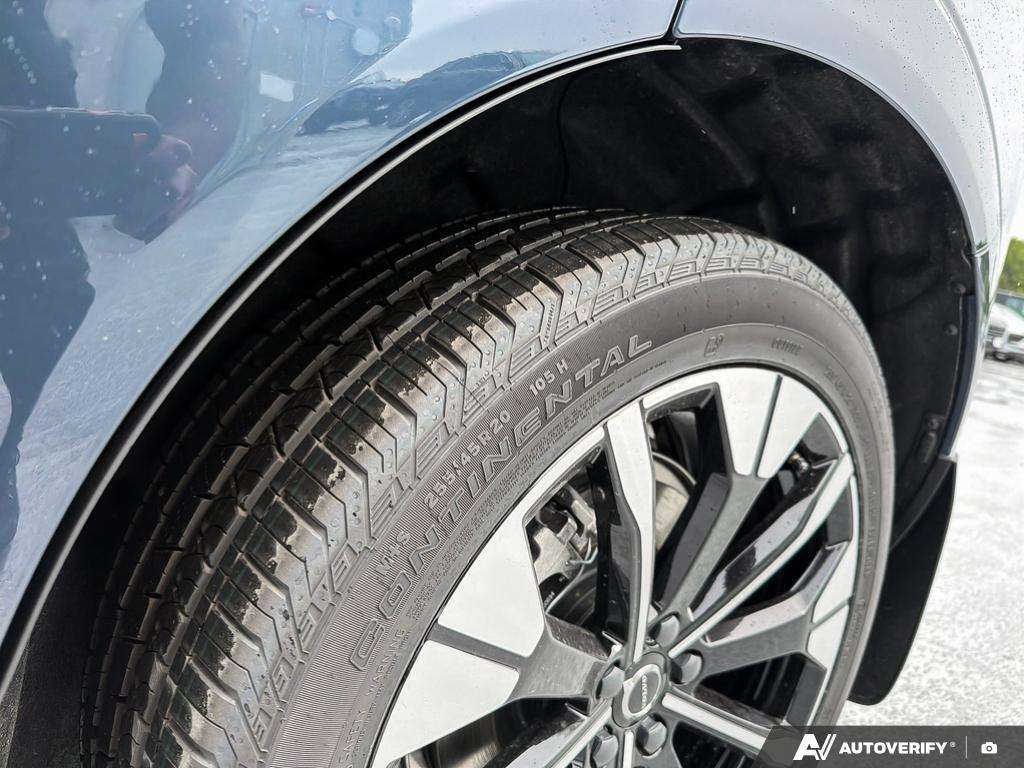 2026 Volvo XC60 T8 AWD Plus Dark Theme thumb 7