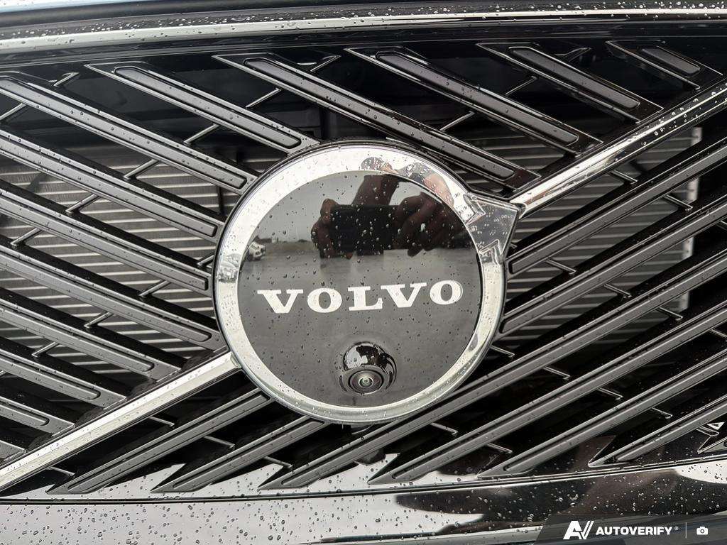 2026 Volvo XC60 T8 AWD Plus Dark Theme thumb 9