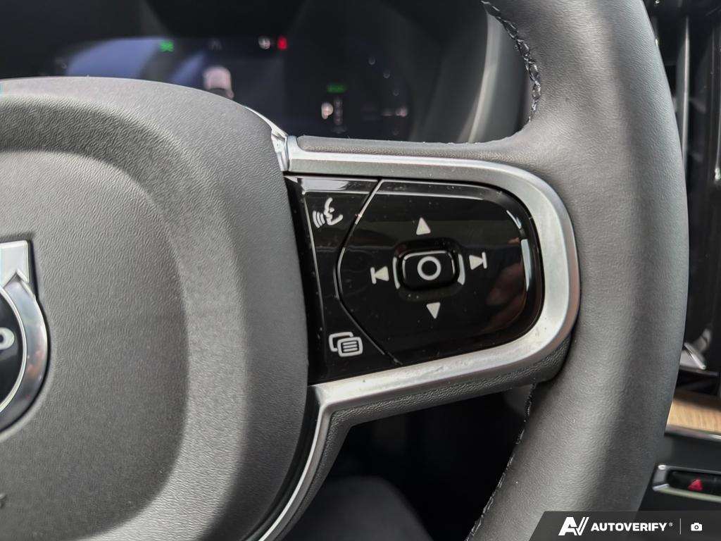 2026 Volvo XC60 T8 AWD Plus Dark Theme thumb 15