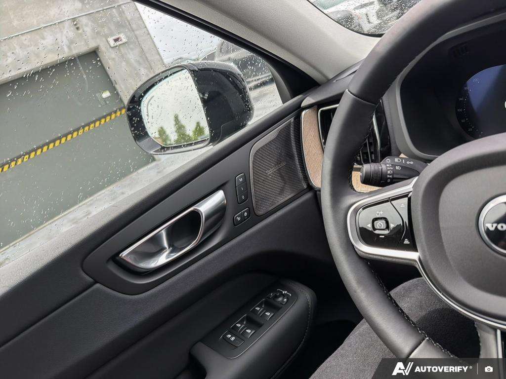 2026 Volvo XC60 T8 AWD Plus Dark Theme thumb 16