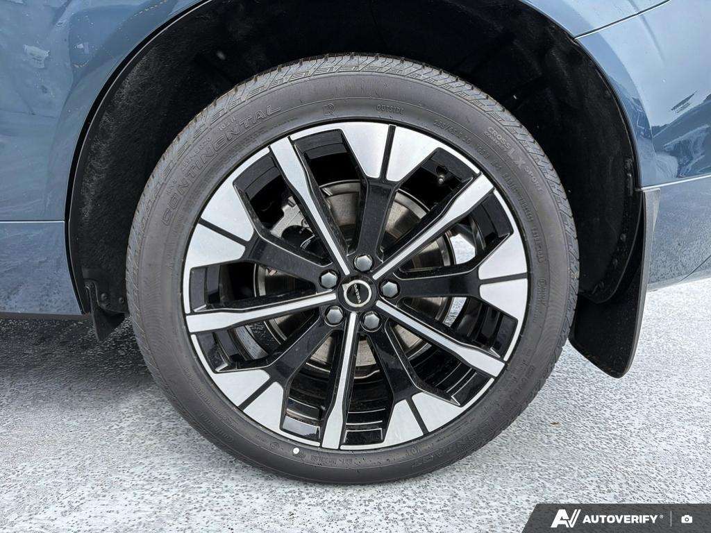 2026 Volvo XC60 T8 AWD Plus Dark Theme thumb 6