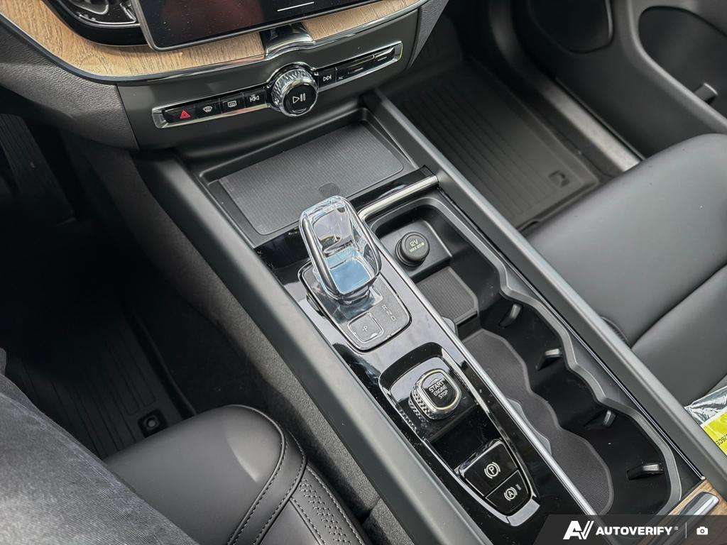2026 Volvo XC60 T8 AWD Plus Dark Theme thumb 17