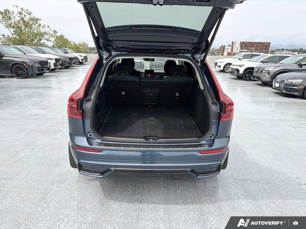 2026 Volvo XC60 T8 AWD Plus Dark Theme thumb 11