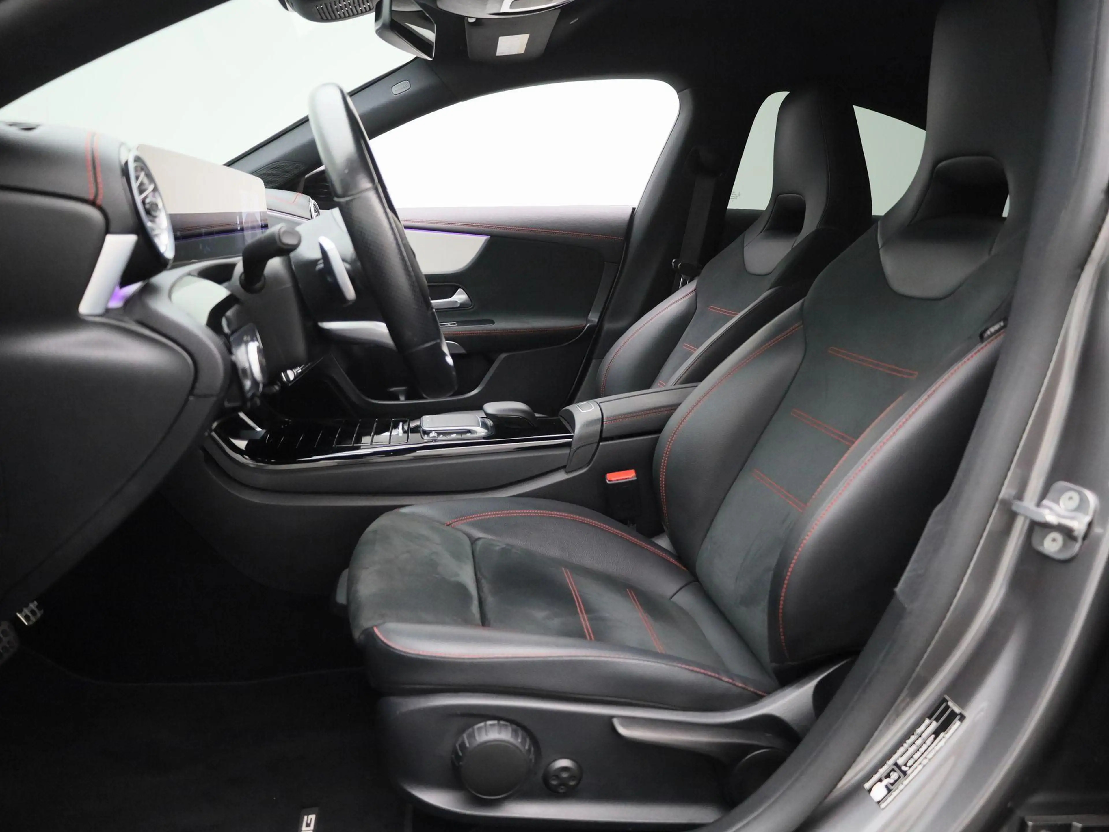 Mercedes-Benz CLA 180 AMG Line | ACHTERUITRIJCAMERA | TREKHAAK | SFEERVE — photo 10