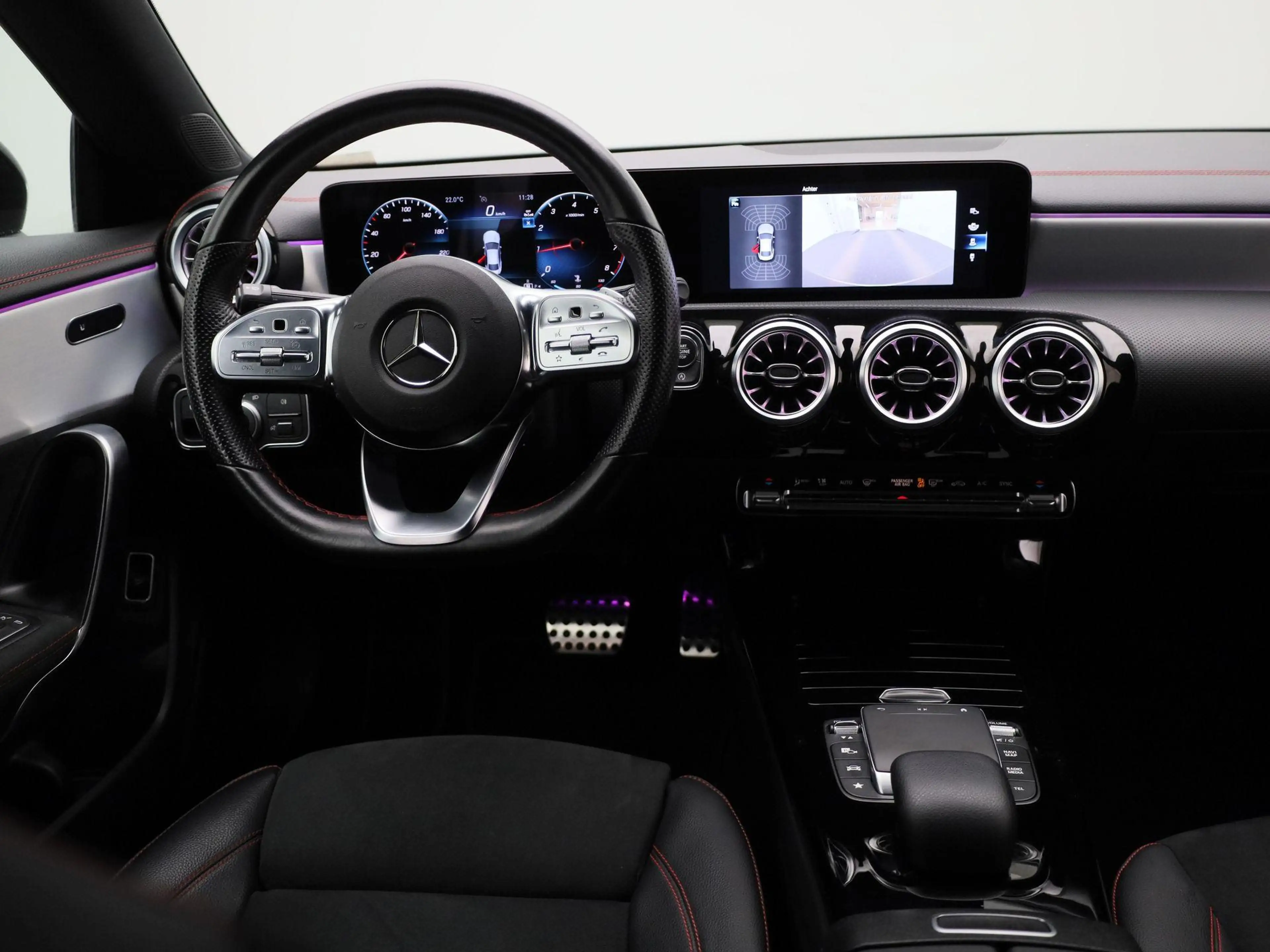 Mercedes-Benz CLA 180 AMG Line | ACHTERUITRIJCAMERA | TREKHAAK | SFEERVE — photo 7