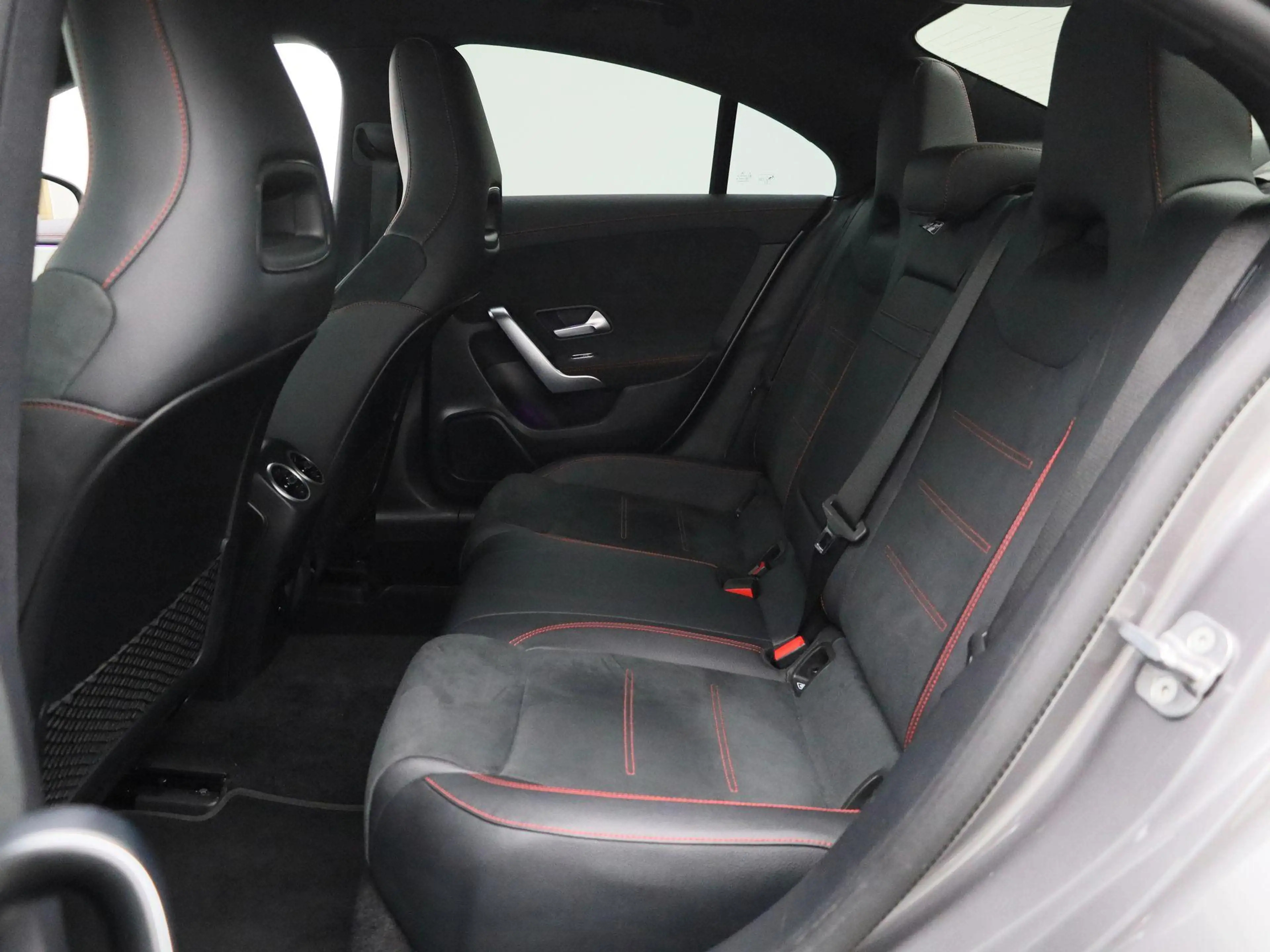 Mercedes-Benz CLA 180 AMG Line | ACHTERUITRIJCAMERA | TREKHAAK | SFEERVE — photo 11