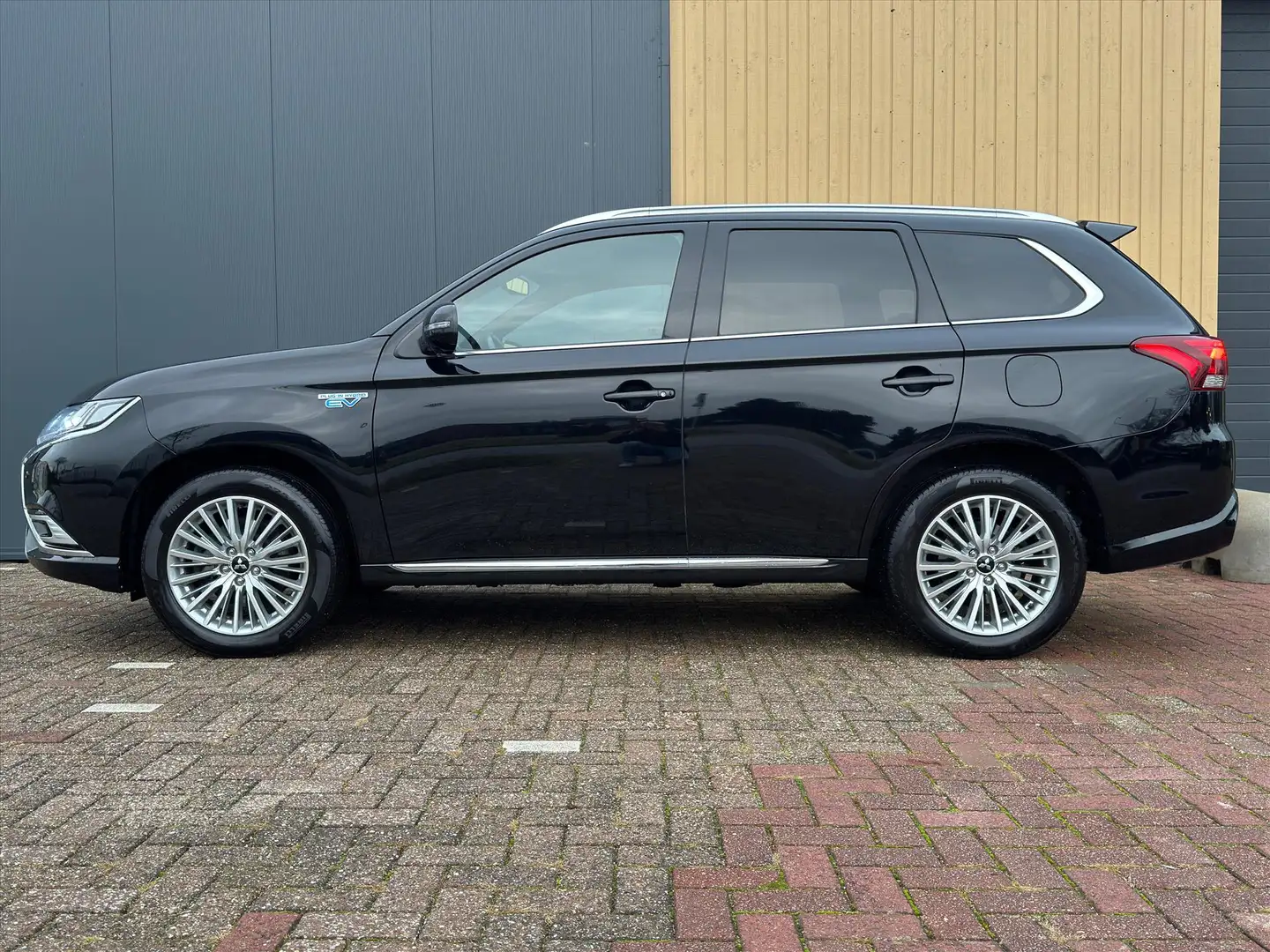Mitsubishi Outlander 2.4 PHEV 240pk 4WD Aut Instyle |Trekhaak | Stoel/S Negro - 2
