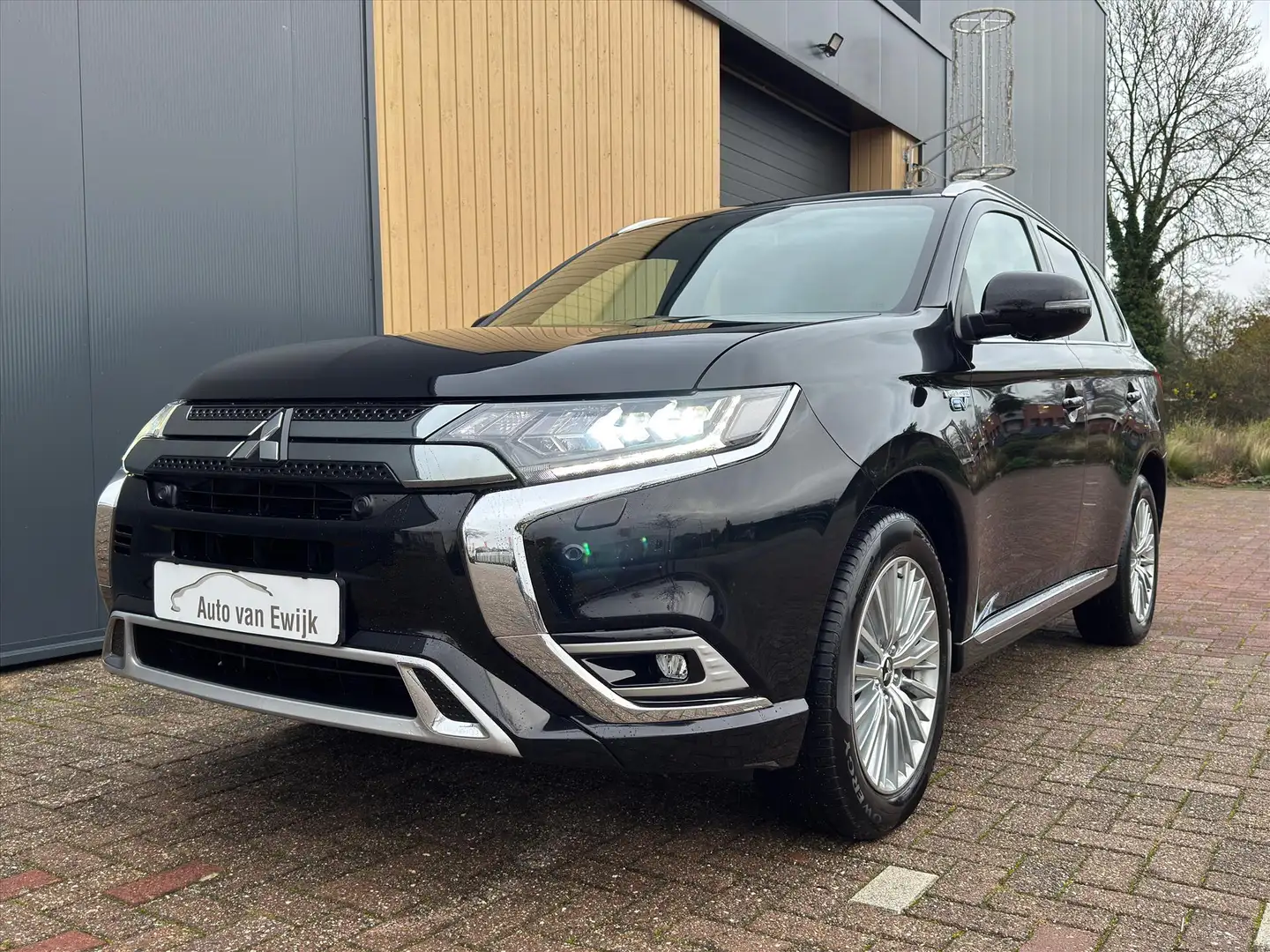 Mitsubishi Outlander 2.4 PHEV 240pk 4WD Aut Instyle |Trekhaak | Stoel/S Negro - 1