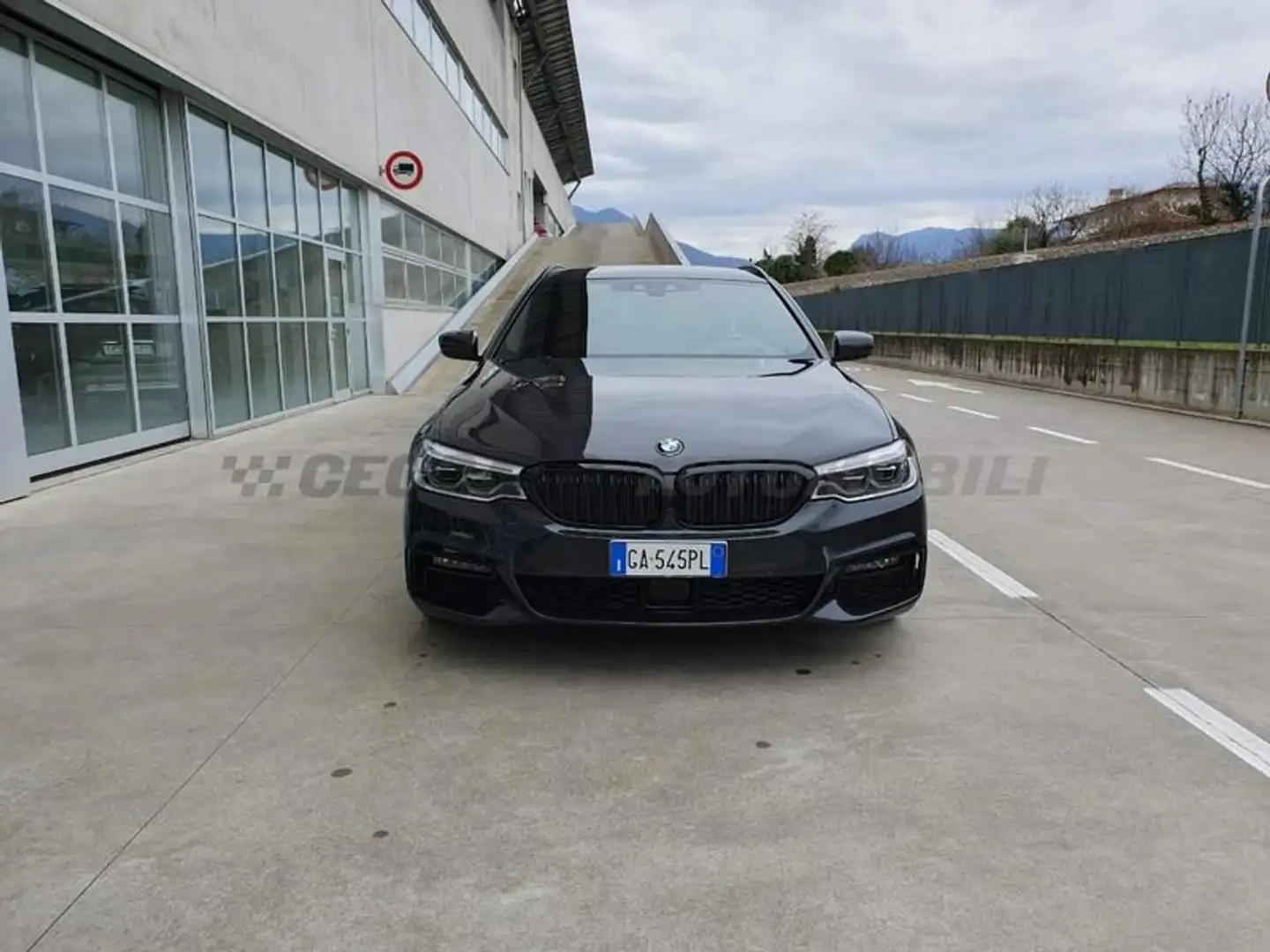 BMW 540 G31 2017 Touring 540d Touring xdrive Msport auto Zwart - 2
