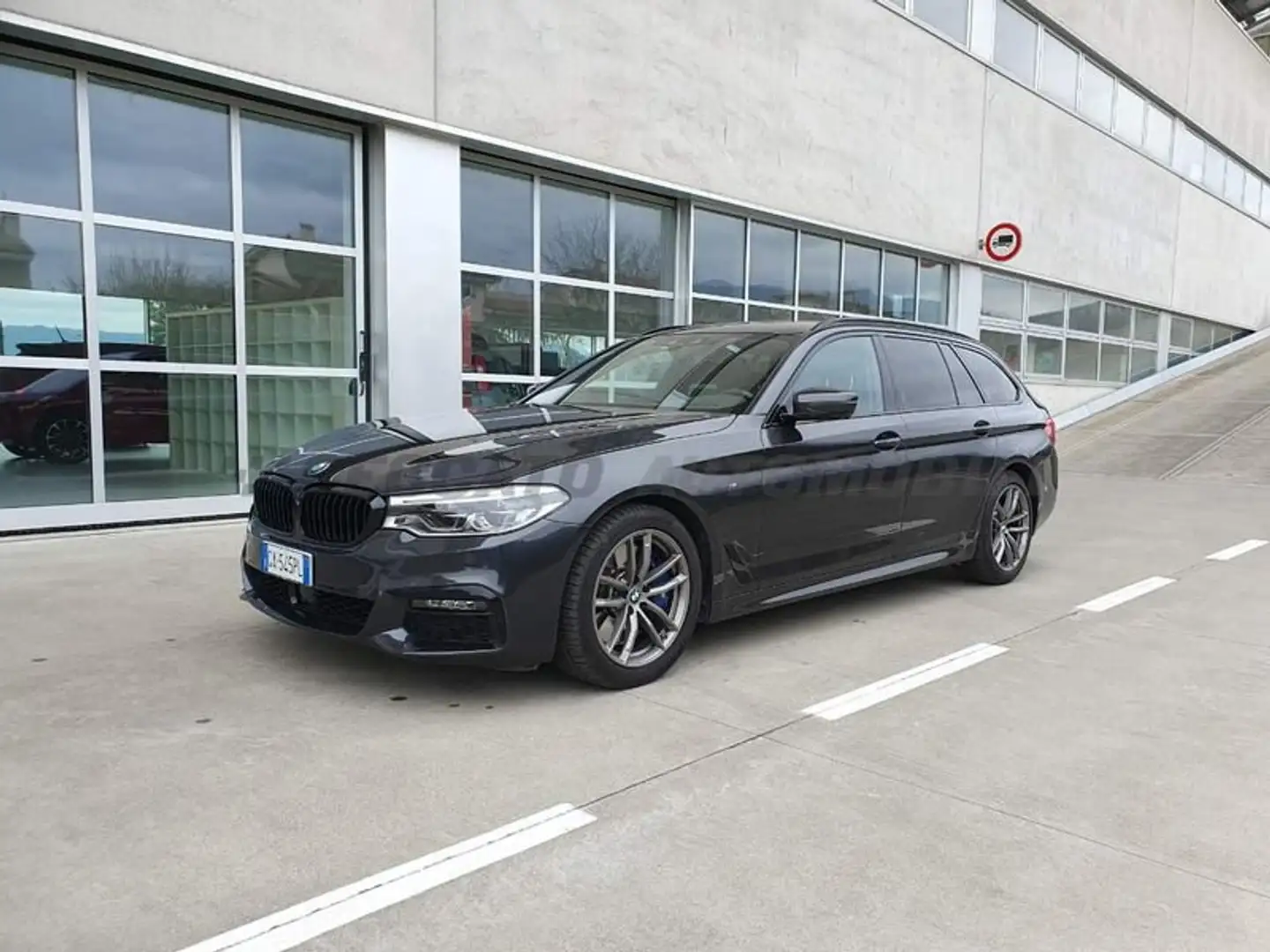 BMW 540 G31 2017 Touring 540d Touring xdrive Msport auto Schwarz - 1