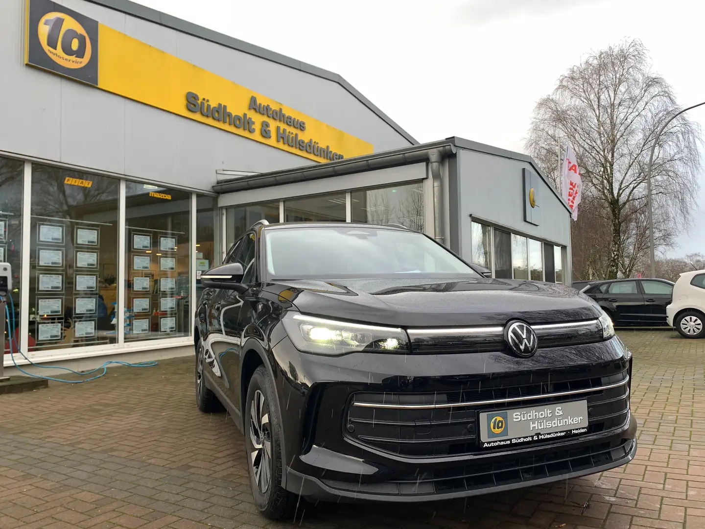 Volkswagen Tiguan 1.5 eTSI 110 kW AHK - Keyless - 5 Jahre / 100.000 Schwarz - 1