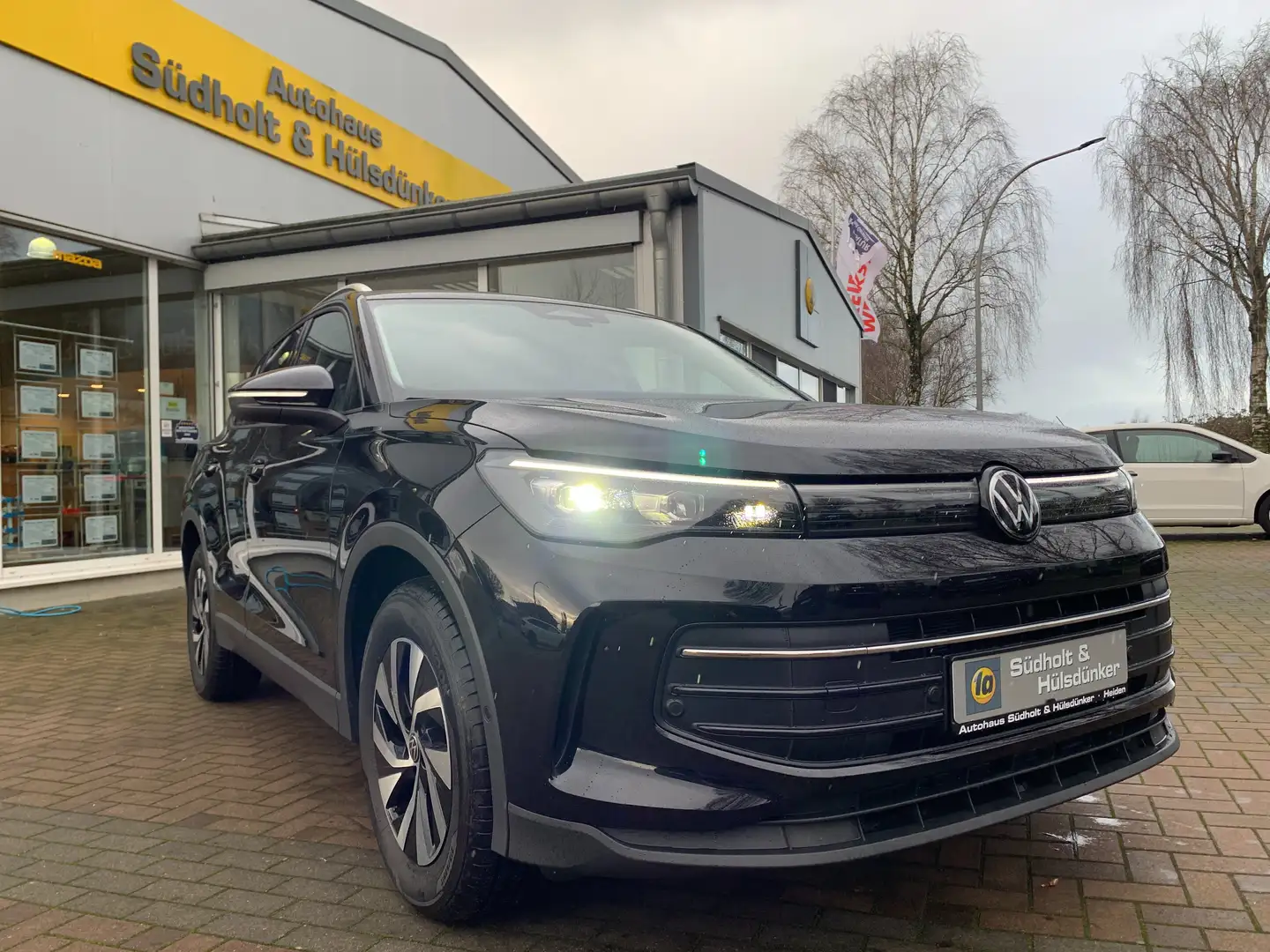 Volkswagen Tiguan 1.5 eTSI 110 kW AHK - Keyless - 5 Jahre / 100.000 Schwarz - 2
