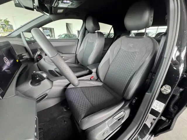 Volkswagen T-Roc view 10