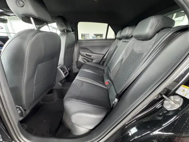 Volkswagen T-Roc view 13