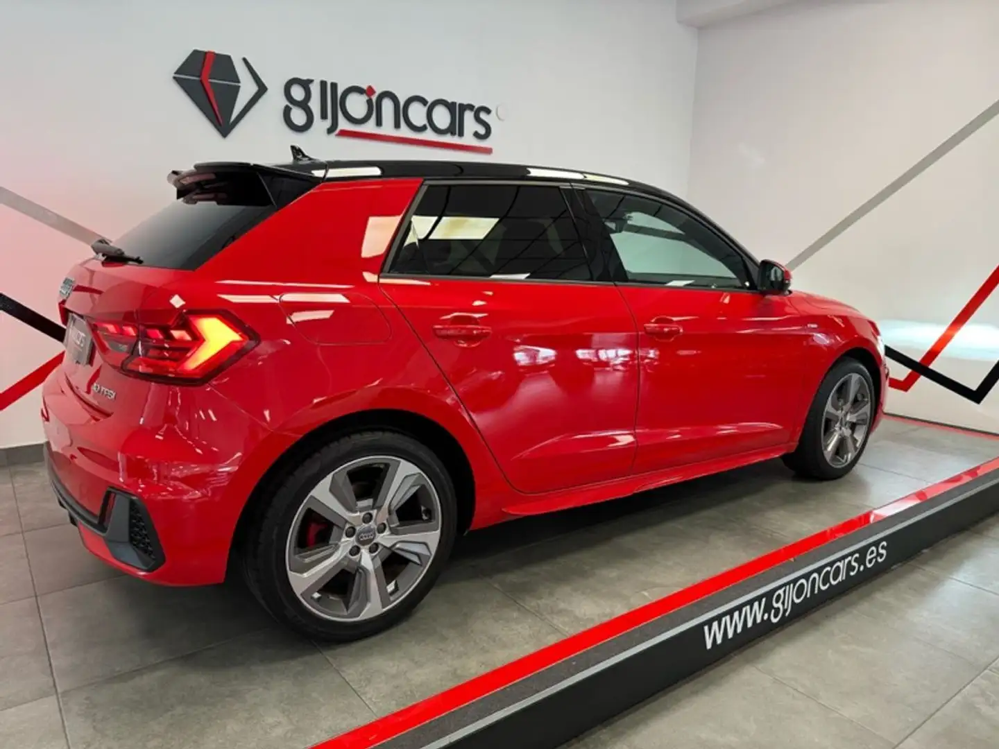 Audi A1 Sportback 40 TFSI S line S tronic Rosso - 2