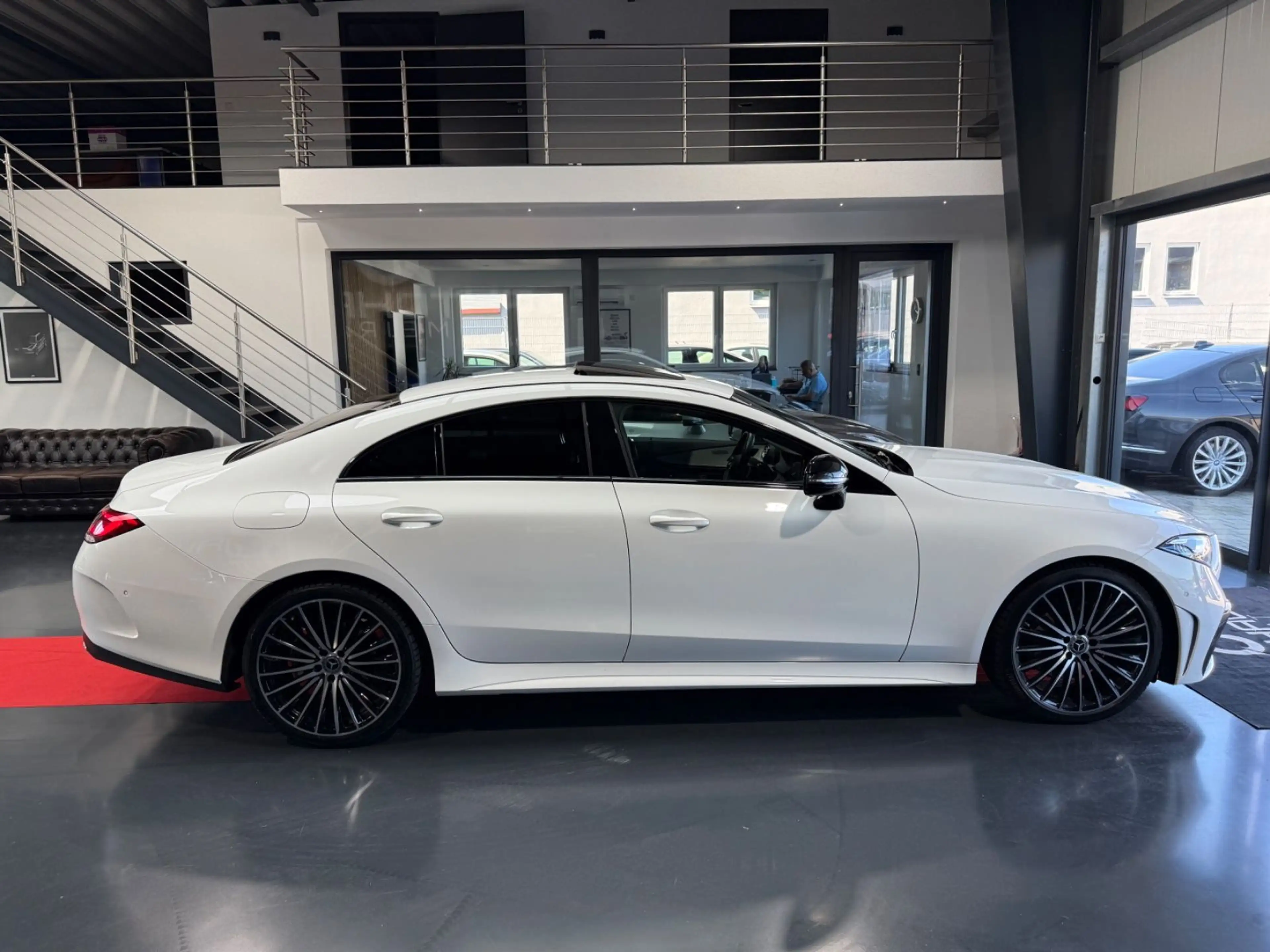 Mercedes-Benz CLS 220 d AMG-Line/Night-Paket/S-Dach/HUD/1HD — photo 4