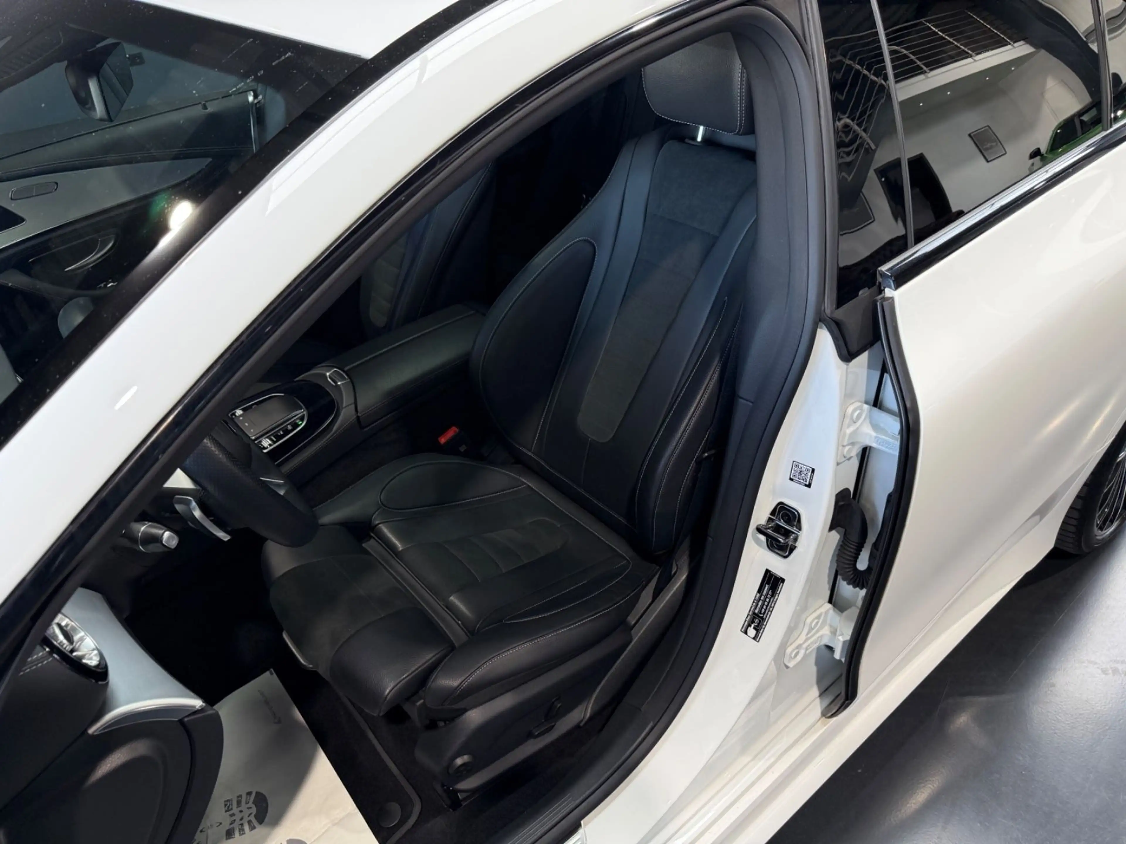 Mercedes-Benz CLS 220 d AMG-Line/Night-Paket/S-Dach/HUD/1HD — photo 11