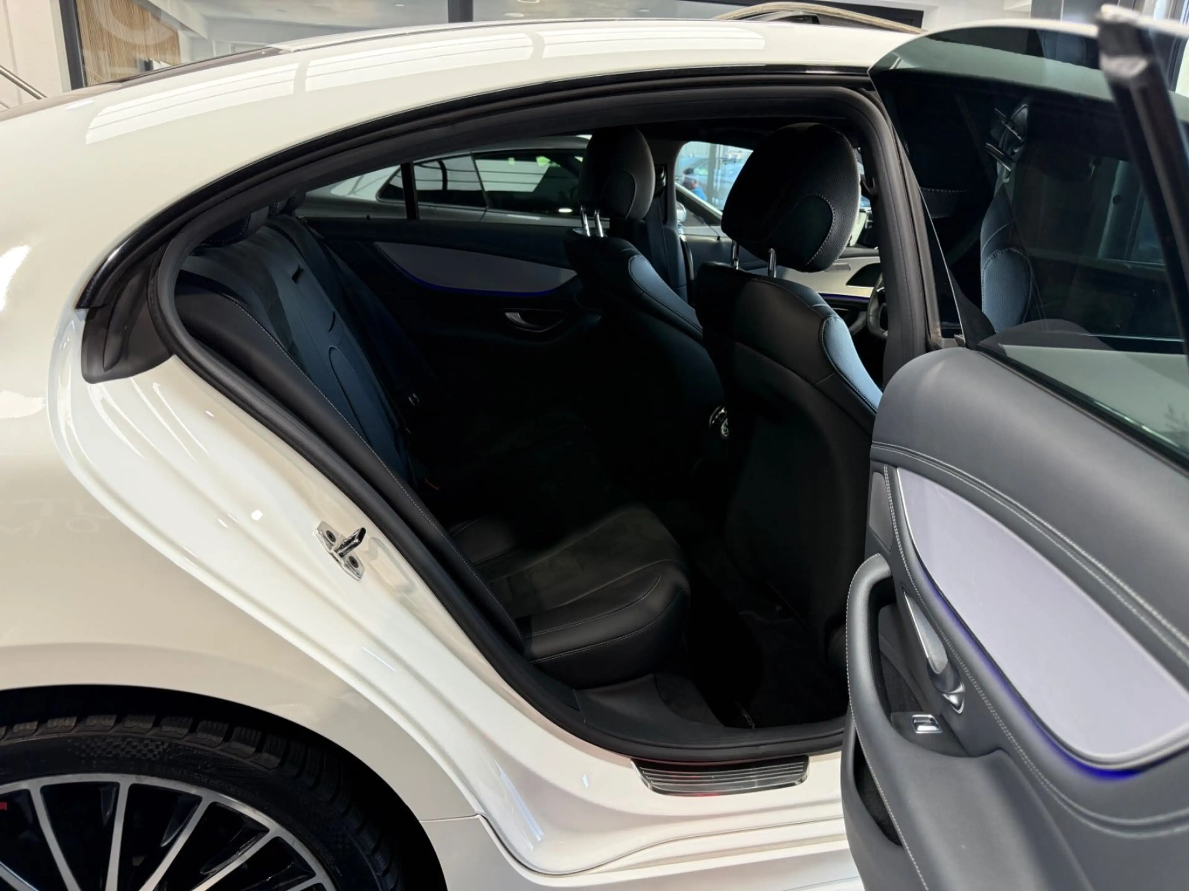 Mercedes-Benz CLS 220 d AMG-Line/Night-Paket/S-Dach/HUD/1HD — photo 12
