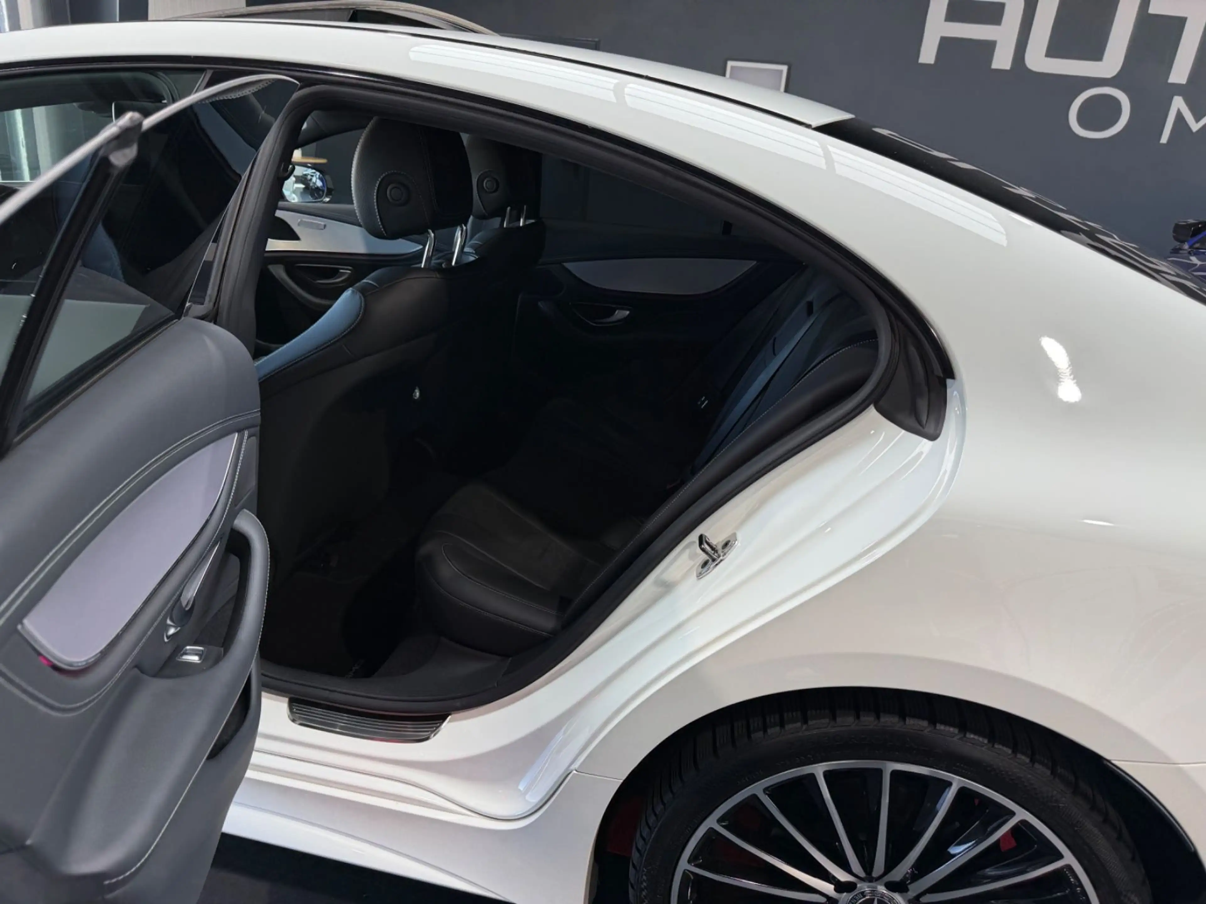 Mercedes-Benz CLS 220 d AMG-Line/Night-Paket/S-Dach/HUD/1HD — photo 9