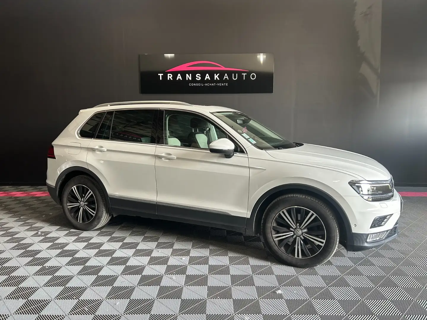 Volkswagen Tiguan Carat Bílá - 1