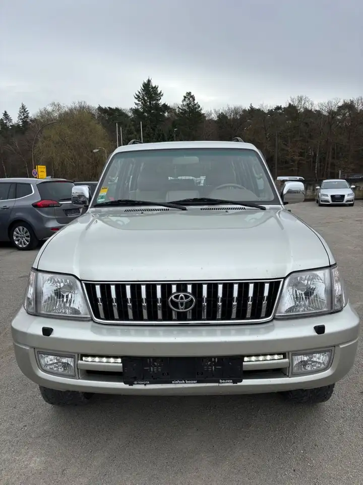 Toyota Land Cruiser 50 Anniversary 3.0 D-4D, foto 2