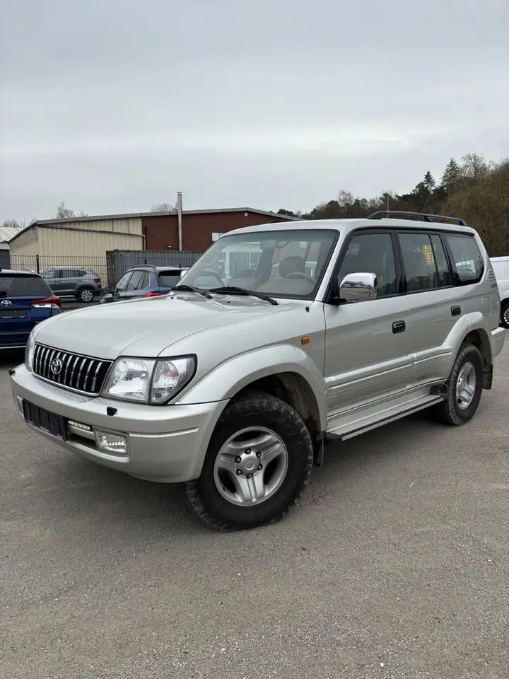 Toyota Land Cruiser 50 Anniversary 3.0 D-4D, foto 1